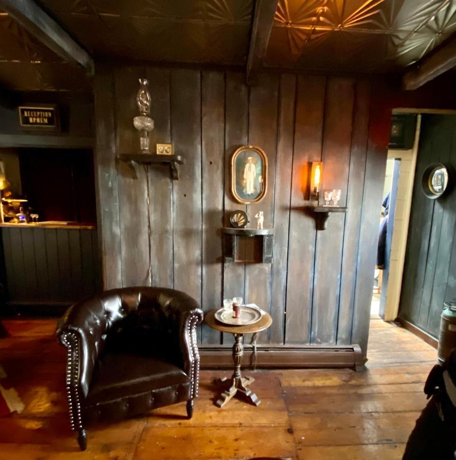 Crew'S Quarters Boarding House - Caters To Men Hotel Provincetown Exterior foto
