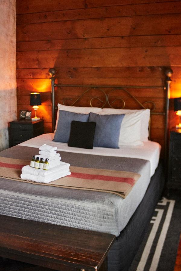 Crew'S Quarters Boarding House - Caters To Men Hotel Provincetown Exterior foto