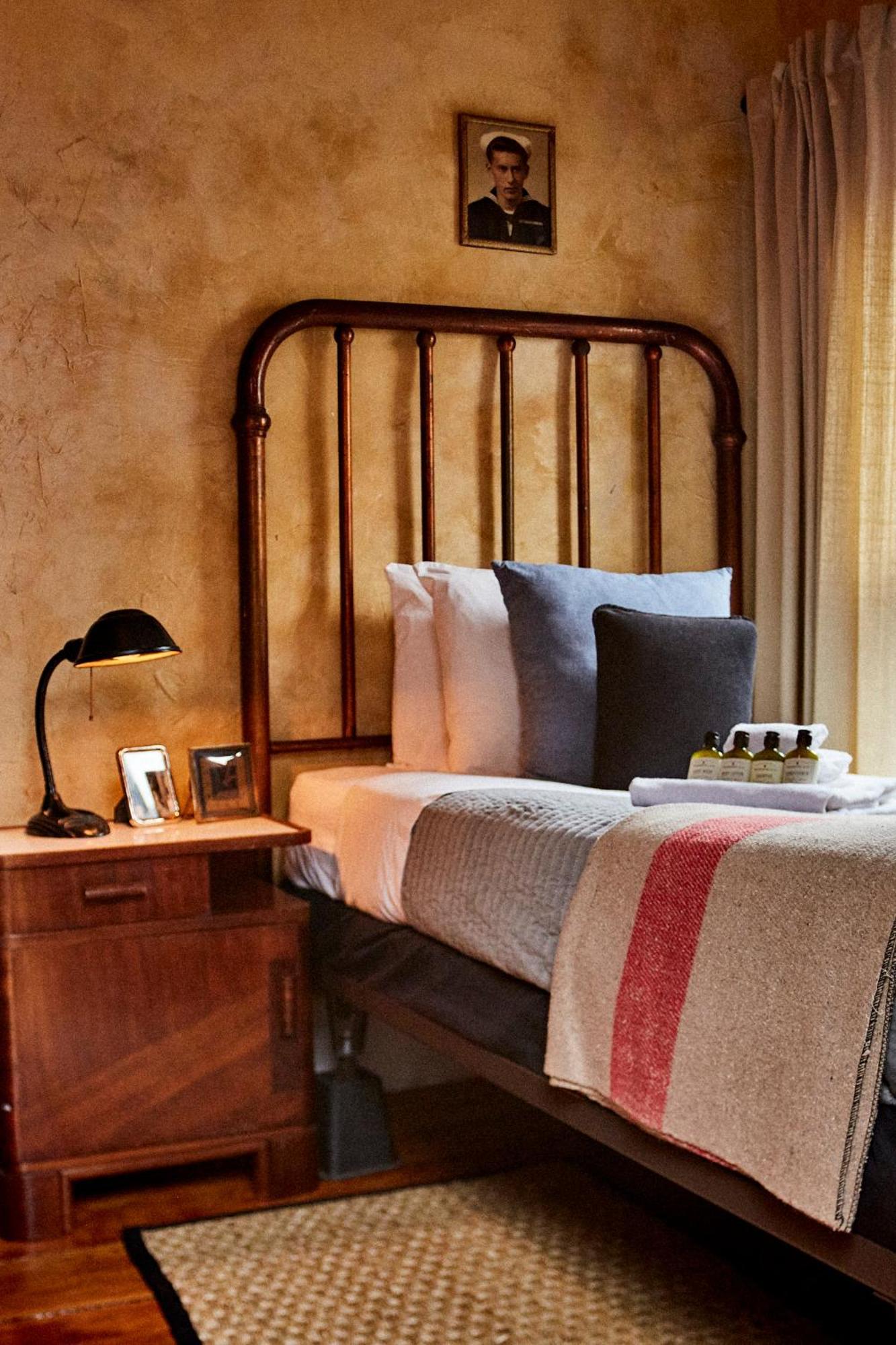 Crew'S Quarters Boarding House - Caters To Men Hotel Provincetown Exterior foto