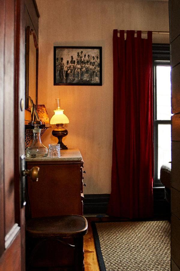 Crew'S Quarters Boarding House - Caters To Men Hotel Provincetown Exterior foto