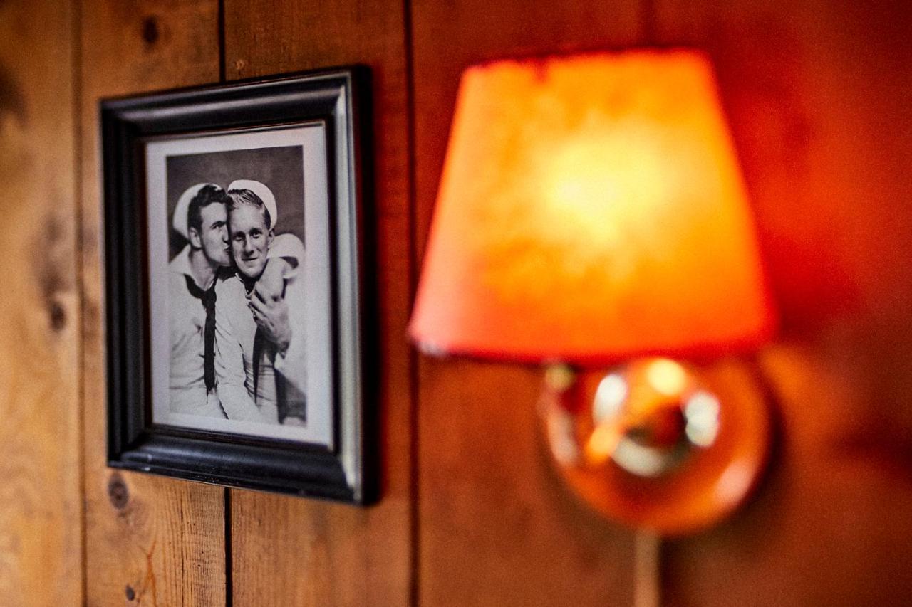 Crew'S Quarters Boarding House - Caters To Men Hotel Provincetown Exterior foto
