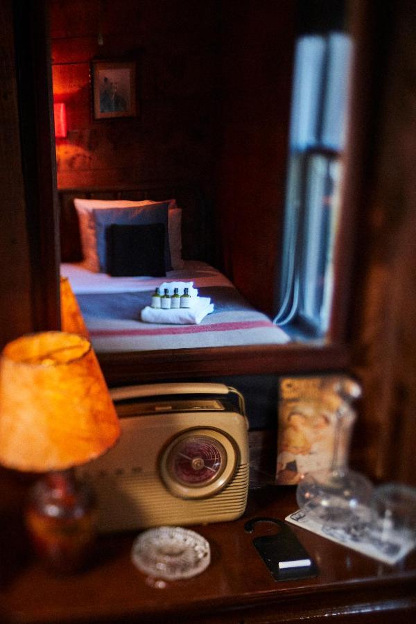 Crew'S Quarters Boarding House - Caters To Men Hotel Provincetown Exterior foto